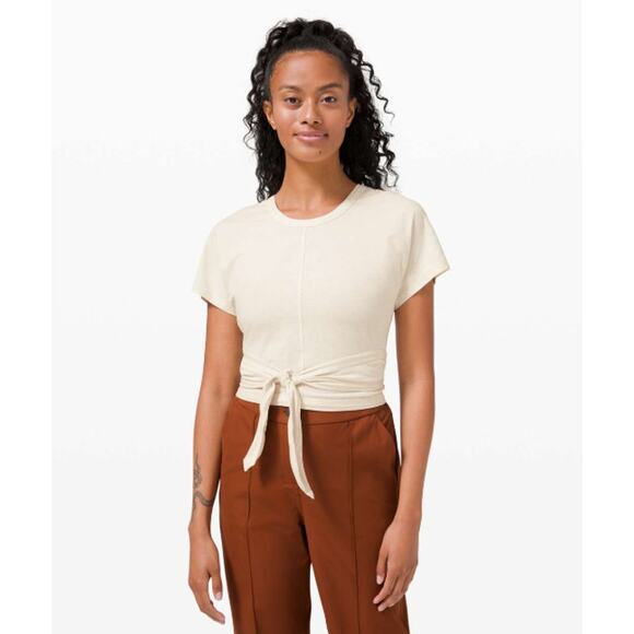 Lululemon It's A Tie Wrap Short Sleeve Tee in Heathered White Opal, Size 10 - Picture 1 of 10